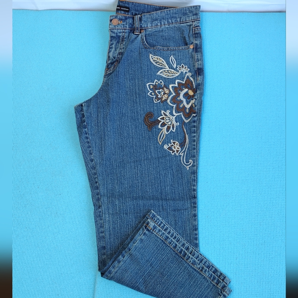 New York & Company Crop Jeans Floral Embroidery Size 12